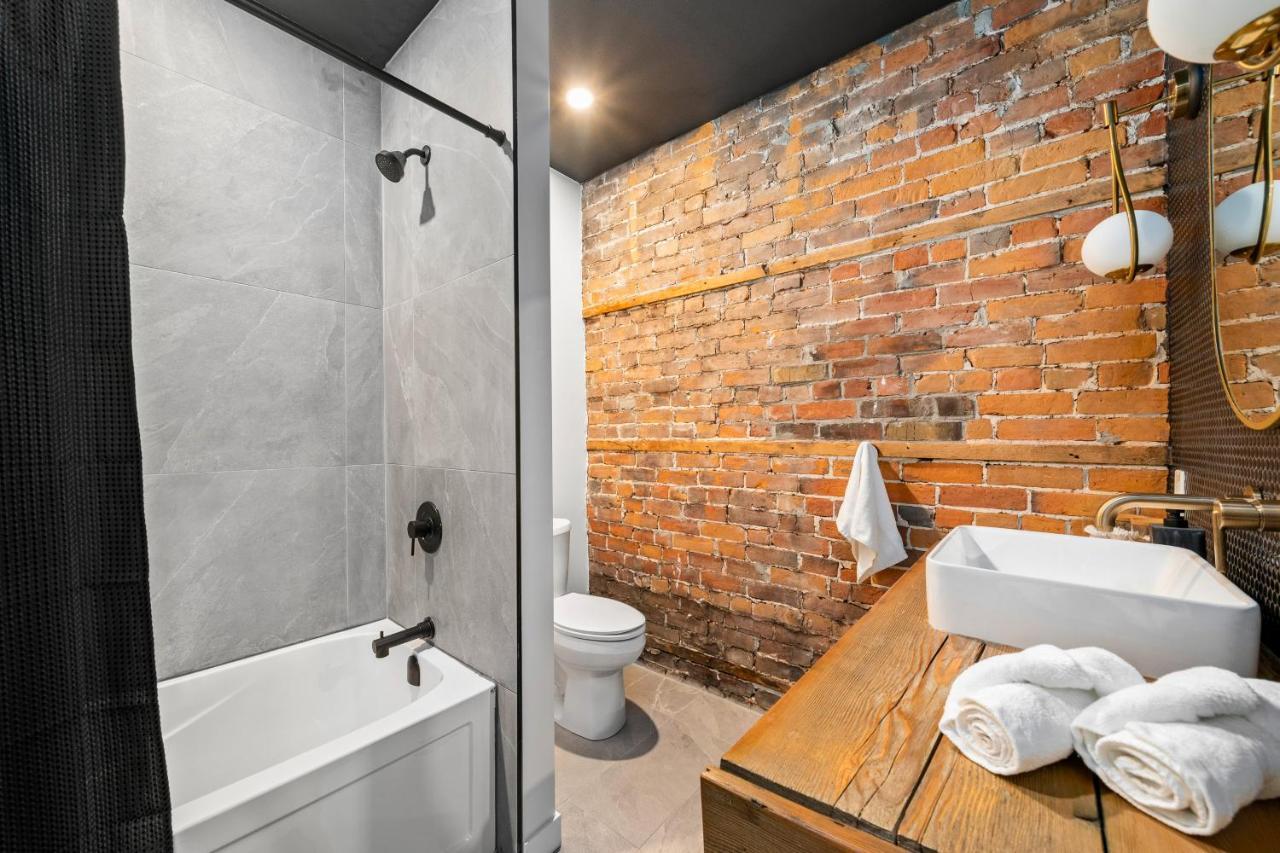 The Goodman: Front Street Flats Apartment Belleville Bagian luar foto